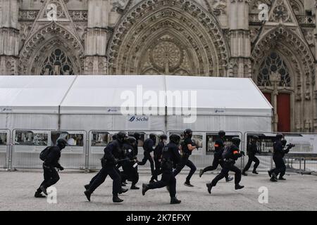 ©PHOTOPQR/PRESSE OCÉAN/Romain Boulanger ; ; ; 15/06/2021 ; NANTES LE SAMEDI 31 JUILLET 2021, MANIFESTATION CONTRE LE PASS SANITAIRE - plusieurs milliers de personnes se sont rassemblées pour manifester contre le passe de santé. Il y a eu des affrontements avec la police. Banque D'Images