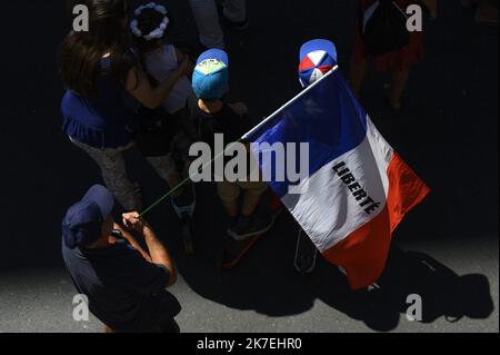 ©Julien Mattia / le Pictorium/MAXPPP - Julien Mattia / le Pictorium - 14/8/2021 - France / Ile-de-France / Paris - Nouvelle manifestation des anti-Pass sanitaire menee par Florian Philippot a Paris. / 14/8/2021 - France / Ile-de-France (région) / Paris - Nouvelle démonstration des passes anti-sanitaires menées par Florian Philippot à Paris. Banque D'Images