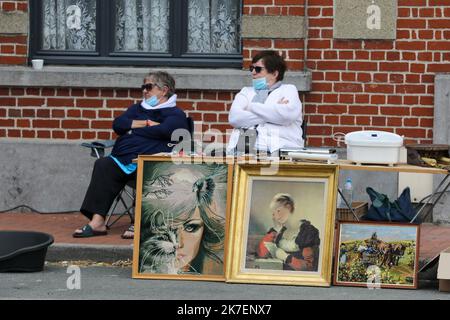 ©PHOTOPQR/VOIX DU NORD/Thierry Thorel ; 29/08/2021 ; Braderie de Hem - Pass sanitaire obligatoire pour la braderie de Hem - A Hem - le 4 septembre 2021 - photo : Thierry THOREL / LA VOIX DU NORD - la Braderie de Lille est le plus grand et le plus célèbre marché aux puces d'Europe Banque D'Images