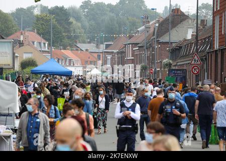 ©PHOTOPQR/VOIX DU NORD/Thierry Thorel ; 29/08/2021 ; Braderie de Hem - Pass sanitaire obligatoire pour la braderie de Hem - A Hem - le 4 septembre 2021 - photo : Thierry THOREL / LA VOIX DU NORD - la Braderie de Lille est le plus grand et le plus célèbre marché aux puces d'Europe Banque D'Images