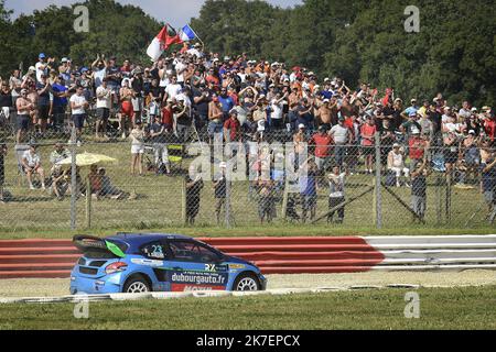 ©PHOTOPQR/OUEST FRANCE/Marc OLLIVIER ; Lohéac ; 05/09/2021 ; Andrea DUBOURG (FRA) categorie EURO RX1 devant le public Championnat du monde de croisement FIA World RX du 3 au 5 septembre 2021 à Lohéac (35) en Bretagne. - Championnat du monde de la FIA 2021 à Lohéac (35) en Bretagne. Banque D'Images