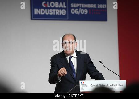 ©PHOTOPQR/LE PROGRES/Joël PHILIPPON - Chassieu 06/09/2021 - Jean Castex au salon Global Industrie 2021. 6 septembre 2021 -Jean Castex au salon Global Industrie 2021 en présence de Olivier Ginon PDG de GL Events, Bruno Bernard pdt Métropole, Laurent Wauquiez pdt région Auvergne Rhone-Alpes et Agnès Pannier-Runacher, sectaire d'État auprès du ministre de l'économie et des Finances - 09/06/2021. Premier ministre français Jean Castex. Banque D'Images