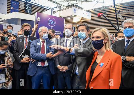 ©PHOTOPQR/LE PROGRES/Joël PHILIPPON - Chassieu 06/09/2021 - Jean Castex au salon Global Industrie 2021. 6 septembre 2021 -Jean Castex au salon Global Industrie 2021 en présence de Olivier Ginon PDG de GL Events, Bruno Bernard pdt Métropole, Laurent Wauquiez pdt région Auvergne Rhone-Alpes et Agnès Pannier-Runacher, sectaire d'État auprès du ministre de l'économie et des Finances - 09/06/2021. Premier ministre français Jean Castex. Banque D'Images