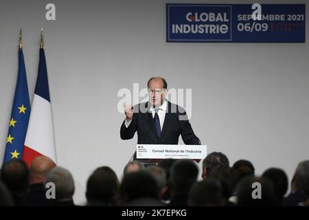 ©PHOTOPQR/LE PROGRES/Joël PHILIPPON - Chassieu 06/09/2021 - Jean Castex au salon Global Industrie 2021. 6 septembre 2021 -Jean Castex au salon Global Industrie 2021 en présence de Olivier Ginon PDG de GL Events, Bruno Bernard pdt Métropole, Laurent Wauquiez pdt région Auvergne Rhone-Alpes et Agnès Pannier-Runacher, sectaire d'État auprès du ministre de l'économie et des Finances - 09/06/2021. Premier ministre français Jean Castex. Banque D'Images