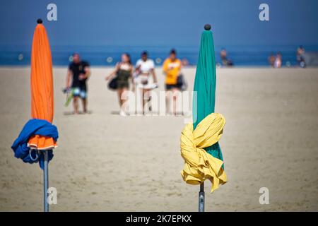 ©PHOTOPQR/Ouest FRANCE/Daniel FOURAY ; Deauville . 14 . ; 06/09/2021 ; 47E Festival du cinéma américain de Deauville . Illustration plage de Deauviles . Parasols . Photo Daniel Fouray . - Plage de Deauville, à l'ouest de la France. Banque D'Images