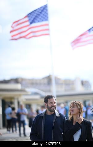 ©FRANCK CASTEL/MAXPPP - le Festival du film américain de Deauville 47th 2021. Le réalisateur français Christophe Honoré flanqué par les acteurs français du film Guermantes Laurent Lafitte, Banque D'Images