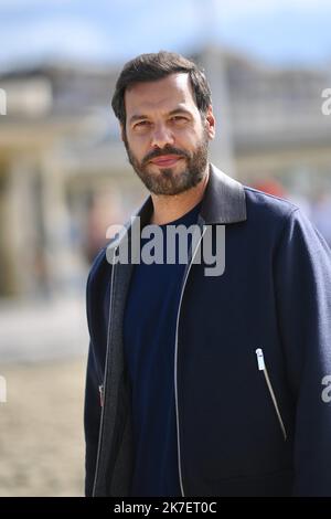 ©FRANCK CASTEL/MAXPPP - le Festival du film américain de Deauville 47th 2021. Le réalisateur français Christophe Honoré flanqué par les acteurs français du film Guermantes Laurent Lafitte, Banque D'Images