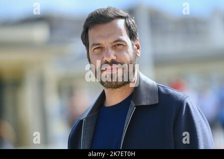 ©FRANCK CASTEL/MAXPPP - le Festival du film américain de Deauville 47th 2021. Le réalisateur français Christophe Honoré flanqué par les acteurs français du film Guermantes Laurent Lafitte, Banque D'Images