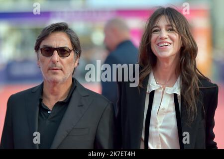 ©FRANCK CASTEL/MAXPPP - le Festival du film américain de Deauville 47th 2021. 2021.09.11. CÉRÉMONIE DE CLÔTURE LE FESTIVAL AMÉRICAIN DU FILM DE DEAUVILLE 47TH. Les Choses Humaines première et clôture . Yvan Attal et Charlotte Gainsbourg Banque D'Images