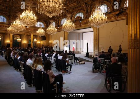 ©PHOTOPQR/LE PARISIEN/ARNAUD JOURNOIS ; PARIS ; 13/09/2021 ; CÉRÉMONIE AU PALAIS DE L'ELYSEE PRESIDEE PAR LE PRÉSIDENT DE LA RÉPUBLIQUE FRANCAISE EMMANUEL MACRON EN L'HONNEUR DES 187 MEDIALES OLYMPIQUES ET PARABLYMPIQUES DE TOKYO 2021 / PHOTO POOL - PARIS, FRANCE, SEPT 13TH 2021. Fête pour les champions olympiques et paralympiques français à l'Elysée Palace Banque D'Images