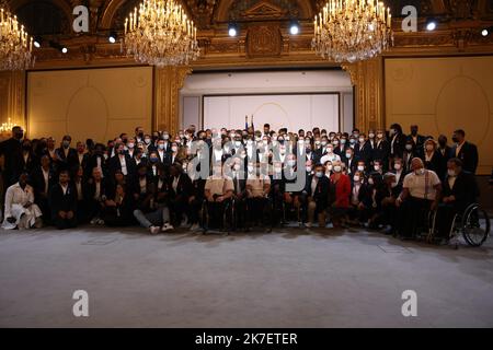 ©PHOTOPQR/LE PARISIEN/ARNAUD JOURNOIS ; PARIS ; 13/09/2021 ; CÉRÉMONIE AU PALAIS DE L'ELYSEE PRESIDEE PAR LE PRÉSIDENT DE LA RÉPUBLIQUE FRANCAISE EMMANUEL MACRON EN L'HONNEUR DES 187 MEDIALES OLYMPIQUES ET PARABLYMPIQUES DE TOKYO 2021 / PHOTO POOL / - PARIS, FRANCE, SEPT. 13TH 2021. Fête pour les champions olympiques et paralympiques français à l'Elysée Palace Banque D'Images