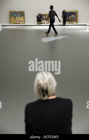 ©PHOTOPQR/LE PARISIEN/olivier corsan ; Paris ; 01/09/2021 ; Paris, France, le 1er septembre 2021. Montage de la prochaine exposition à la Fondation Louis Vuitton ( LVMH Moët Hennessy Louis Vuitton) : la collection Morozov , les icônes de l'art moderne. Anne Baldassari (cheveux gris) en est le commissaire de l'exposition. - Montage de la prochaine exposition à la Fondation Louis Vuitton : la Collection Morozov, les icônes de l'art moderne Banque D'Images