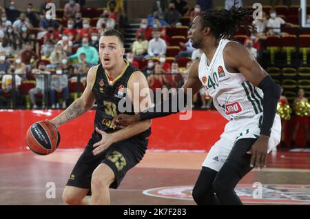 ©PHOTOPQR/NICE MATIN/Cyril Dodergny ; Monaco ; 30/09/2021 ; Monaco le 30/09/2021 - salle Gaston médecin - Panier, Euroligue , saison régionale, 1ere journée - l'AS Monaco Panier récupérer le Panathinaïkos Banque D'Images