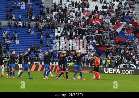 ©Mourad ALLILI/MAXPPP - les joueurs Brondby IF pendant l'UEFA Europa Ligue un match de football entre l'Olympique Lyonnais et Brondby IF au stade du Groupama à Decines-Charpieu près de Lyon, dans le centre-est de la France sur 30 septembre 2021. Banque D'Images