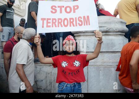 ©Yassine Mahjoub/MAXPPP - les sympathisants du Président Kais Saied organisent une manifestation en faveur du Chef d'Etat le dimanche 3 octobre sur l'avenue Habib Bourguiba au centre-ville de Tunis.photo: Yassine Mahjoub Banque D'Images