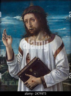 ©Active Museu/MAXPPP - ActiveMuseum 0002012.jpg / le Christ bénissant Tempera et huile sur bois 1485 - / Giovanni Bellini / Musée actif de la peinture / le Pictorium 1 personnes, Bible, bénir (à), Bénédiction, catholique (adj et nom) ,Religion catholique ,Catholicisme ,Christian ,religion chrétienne ,Christianisme (religion) ,Robe ,foi ,main-haut ,Saint-Esprit ,blessures saintes ,Seigneur du Manoir ,Homme ,Martyr ,Nouveau () ,Portrait ,religion ,Sauveur religieux ,souffrance ,Testament ,Thorns ,déchirée ,vertical ,Europe ,Italie ,Europe occidentale ,Jésus ,Giovanni ,Antiquity ,peinture ,Jean ,Jean ,Jean Banque D'Images