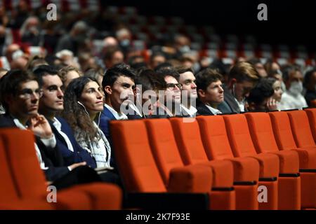 ©PHOTOPQR/L'EST REPUBLICAIN/ALEXANDRE MARCHI ; PARIS ; 14/10/2021 ; SPORT - CYCLISME - TOUR DE FRANCE 2022 - PRÉSENTATION DU PARCOURS DE LA 109EME EDITION DE LA GRANDE BOUCLE ET DU PREMIER TOUR DE FRANCE FEMMES AVC Z.... Palais des congrès, Paris 14 octobre 2021. ELISA BALSAMO, Julian ALAPPHILIPPE, Tadej POGACAR et Mark CAVENDISH Lors de la présentation du cours du 109ème Tour de France et de la 1ère édition du Tour de France femmes. PHOTO Alexandre MARCHI. - Présentation de la course cycliste Tour de France 2022 à Paris, France, 14 octobre 2021. L'édition 109th du Tour de Franc Banque D'Images