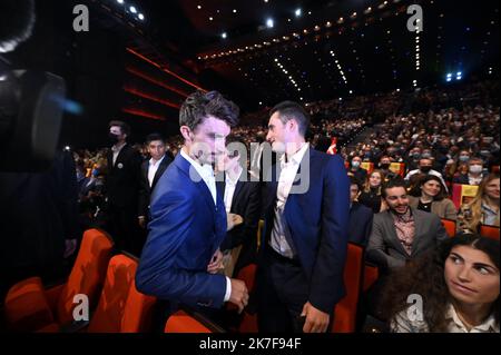 ©PHOTOPQR/L'EST REPUBLICAIN/ALEXANDRE MARCHI ; PARIS ; 14/10/2021 ; SPORT - CYCLISME - TOUR DE FRANCE 2022 - PRÉSENTATION DU PARCOURS DE LA 109EME EDITION DE LA GRANDE BOUCLE ET DU PREMIER TOUR DE FRANCE FEMMES AVEC Z.T - TDF. Palais des congrès, Paris 14 octobre 2021. Julian ALPHILIPPE lors de la présentation du cours de la 109e édition du Tour de France et de la première édition du Tour de France femmes. PHOTO Alexandre MARCHI. - Présentation de la course cycliste Tour de France 2022 à Paris, France, 14 octobre 2021. L'édition 109th du Tour de France commencera à Copenhague Banque D'Images