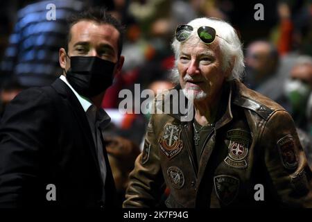 ©PHOTOPQR/L'EST REPUBLICAIN/ALEXANDRE MARCHI ; PARIS ; 14/10/2021 ; SPORT - CYCLISME - TOUR DE FRANCE 2022 - PRÉSENTATION DU PARCOURS DE LA 109EME EDITION DE LA GRANDE BOUCLE ET DU PREMIER TOUR DE FRANCE FEMMES AVC Z.... Palais des congrès, Paris 14 octobre 2021. Thomas VOECKLER et Hugues AUFRAY lors de la présentation du cours de la 109e édition du Tour de France. PHOTO Alexandre MARCHI. - Présentation de la course cycliste Tour de France 2022 à Paris, France, 14 octobre 2021. L'édition 109th du Tour de France commencera à Copenhague au Danemark le 01 juillet 2022 et le sera Banque D'Images