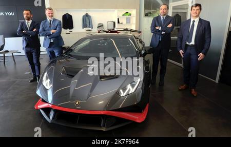 ©PHOTOPQR/NICE MATIN/Patrice Lapoirie ; Cannes ; 14/10/2021 ; inauguration d'un nouveau showroom et ITW N°2 monde du groupe Lamborghini Federico Foschini Direction marketing et ventes de Lamborghini - Cannes, France, oct 14th 2021. Inauguration de la nouvelle salle d'exposition Lamborghini Banque D'Images