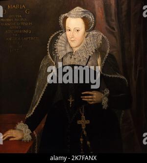 ©Active Museu/MAXPPP - ActiveMuseum 0003705.jpg / Mary, Reine d'Ecosse, vers 1578 - Nicholas Hilliard 1578 - / Nicholas Hilliard / Musée actif de la peinture / le Pictorium ? Costume Reine consort de France ? ,1 personnes ,Black Woman() ,Cape ,Collar ,Croix ,Croix du Christ ,cheveux-de-curly , yeux foncés ,Robe , dynastie , tissu , visage sur , féminin (femme) , main , main sur les hanches , coiffeur , capot , Houppelande (cloak) , Maison de Stewart , Maison de Stuart , dentelle , robe longue , noblesse de luxe ,Reine ,Portrait ,noble ,Reine ,tenue France ,Reine de coeur ,Reine d'Ecosse , Banque D'Images