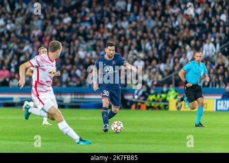 ©Denis TRASFI/MAXPPP - (C) Denis TRASFI / MAXPPP - à Boulogne-Billancourt au Parc des Princes le 19-10-2021 - Ligue des champions, phase de Groupe A - Paris Saint Germain - Leipzig - Lionel Messi Banque D'Images