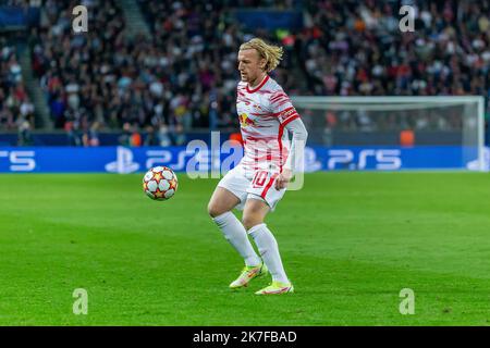 ©Denis TRASFI/MAXPPP - (C) Denis TRASFI / MAXPPP - à Boulogne-Billancourt au Parc des Princes le 19-10-2021 - Ligue des champions, phase de Groupe A - Paris Saint Germain - Leipzig - Emil Forsberg Banque D'Images