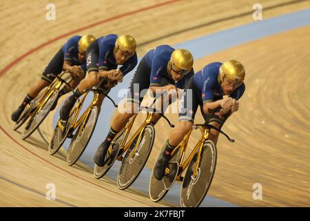 ©PHOTOPQR/LE COURRIER PICARD/HASLIN ; ROUBAIX ; 20/10/2021 ; Championnats du monde cycliste sur piste vélodrome Jean Stablinski STAB vélodrome de Roubaix l'équipement d'Italie de poursuite par équipement maisons réalise le meilleur temps des qualifications avec Consonni Ganna Lamon Milan photo Fred HASLIN - les Championnats du monde ont lieu du 20 au 24 octobre 2021 Banque D'Images