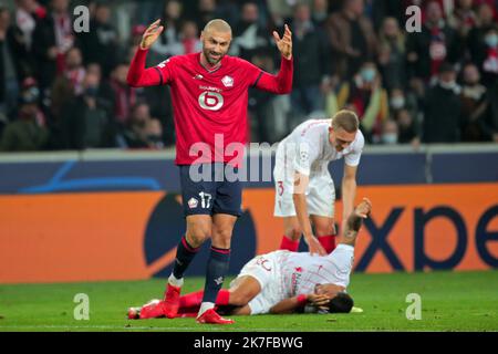 ©Christophe petit Tesson/MAXPPP - 20/10/2021 ; LILLE ; France - Burak Yilmaz de Lille réagit lors du match de football du groupe H de la Ligue des champions de l'UEFA entre l'OSC de Lille (LOSC) et le FC de Séville à Lille, France, 20 octobre 2021. Banque D'Images