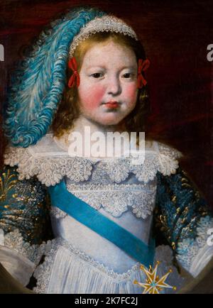 ©Active Museu/MAXPPP - ActiveMuseum 0005994.jpg / Portrait du Dauphin francais, futur Louis XIV, portant la robe et le beguin a panache qui est le costume habituel pour les enfants jusqu'à leur plus grand 7ans. 1643 - / Philippe de Champaigne / Musée actif de la peinture / le Pictorium enfant ,gros plan ,Roi de France ,dentelle , costumes d'époque ,fond rouge ,vertical ,Louis XIV ,17th siècle ,Philippe de Champaigne ,peinture , Banque D'Images