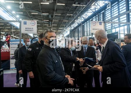 ©Michael Bunel / le Pictorium/MAXPPP - visite de Didier Llement, préfet de police de Paris, au salon Milipol. 21 octobre 2021. Villepinte. France. Banque D'Images