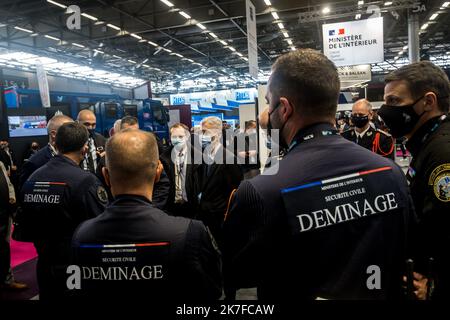 ©Michael Bunel / le Pictorium/MAXPPP - visite de Didier Llement, préfet de police de Paris, au salon Milipol. 21 octobre 2021. Villepinte. France. Banque D'Images