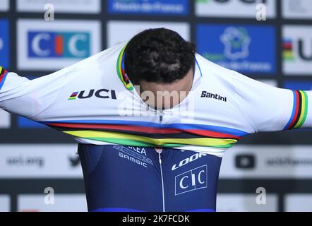 ©PHOTOPQR/LE COURRIER PICARD/HASLIN ; Roubaix ; 21/10/2021 ; 21/10/21 Championnats du monde cycliste sur piste vélodrome Jean Stablinski de Roubaix finale du Scratch hommes Donavan GRONDIN (FRA) champion du monde photo Fred HASLIN - TRACK CYCLISME ROUBAIX CHAMPIONNATS DU MONDE Banque D'Images