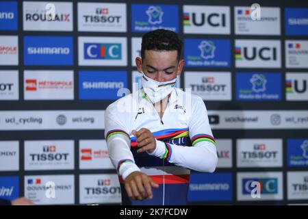 ©PHOTOPQR/LE COURRIER PICARD/HASLIN ; Roubaix ; 21/10/2021 ; 21/10/21 Championnats du monde cycliste sur piste vélodrome Jean Stablinski de Roubaix finale du Scratch hommes Donavan GRONDIN (FRA) champion du monde photo Fred HASLIN - TRACK CYCLISME ROUBAIX CHAMPIONNATS DU MONDE Banque D'Images