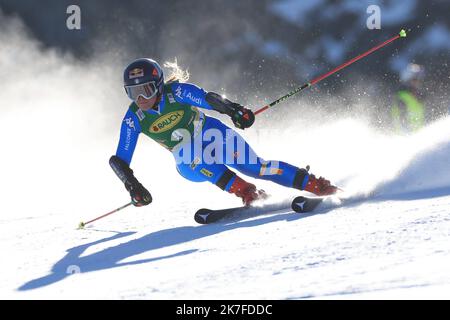 ©Pierre Teyssot/MAXPPP ; coupe du monde de ski alpin 2021-2022 - épidémie de coronavirus. 1st femmes course d'ouverture du slalom géant dans le cadre de la coupe du monde de ski alpin à Solden sur 23 octobre 2021; Sofia Goggia (ITA). Â© Pierre Teyssot / Maxppp Banque D'Images