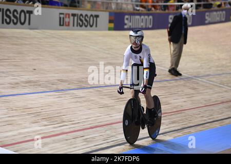 ©PHOTOPQR/VOIX DU NORD/Baziz Chibane ; 23/10/2021 ; ROUBAIX le: 23/10/2021 - la coureuse allulemande Friedrich Lea Sophie victorieuse du 500 mètres lors du championnat du monde cycliste sur piste au vélodrome Jean Stablinski. PHOTO : BAZIZ CHIBANE / LA VOIX DU NORD EN VÉLO DE PISTE CHAMPIONNAT DU MONDE DE ROUBAIX Banque D'Images