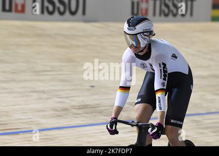 ©PHOTOPQR/VOIX DU NORD/Baziz Chibane ; 23/10/2021 ; ROUBAIX le: 23/10/2021 - la coureuse allulemande Friedrich Lea Sophie victorieuse du 500 mètres lors du championnat du monde cycliste sur piste au vélodrome Jean Stablinski. PHOTO : BAZIZ CHIBANE / LA VOIX DU NORD EN VÉLO DE PISTE CHAMPIONNAT DU MONDE DE ROUBAIX Banque D'Images