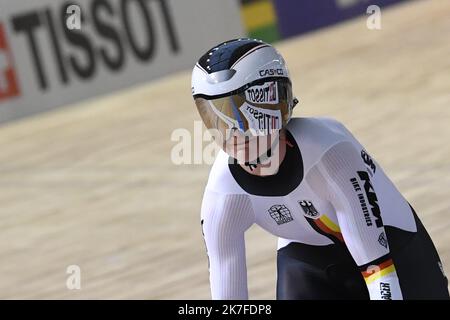 ©PHOTOPQR/VOIX DU NORD/Baziz Chibane ; 23/10/2021 ; ROUBAIX le: 23/10/2021 - la coureuse allulemande Friedrich Lea Sophie victorieuse du 500 mètres lors du championnat du monde cycliste sur piste au vélodrome Jean Stablinski. PHOTO : BAZIZ CHIBANE / LA VOIX DU NORD EN VÉLO DE PISTE CHAMPIONNAT DU MONDE DE ROUBAIX Banque D'Images