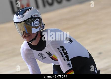 ©PHOTOPQR/VOIX DU NORD/Baziz Chibane ; 23/10/2021 ; ROUBAIX le: 23/10/2021 - la coureuse allulemande Friedrich Lea Sophie victorieuse du 500 mètres lors du championnat du monde cycliste sur piste au vélodrome Jean Stablinski. PHOTO : BAZIZ CHIBANE / LA VOIX DU NORD EN VÉLO DE PISTE CHAMPIONNAT DU MONDE DE ROUBAIX Banque D'Images