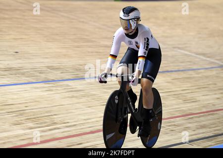 ©PHOTOPQR/VOIX DU NORD/Baziz Chibane ; 23/10/2021 ; ROUBAIX le: 23/10/2021 - la coureuse allulemande Friedrich Lea Sophie victorieuse du 500 mètres lors du championnat du monde cycliste sur piste au vélodrome Jean Stablinski. PHOTO : BAZIZ CHIBANE / LA VOIX DU NORD EN VÉLO DE PISTE CHAMPIONNAT DU MONDE DE ROUBAIX Banque D'Images