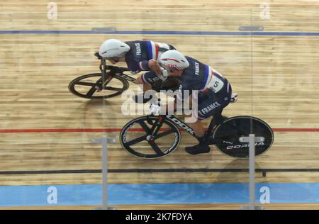 ©PHOTOPQR/LE COURRIER PICARD/HASLIN ; Roubaix ; 24/10/2021 ; 24/10/21 Championnats du monde cycliste sur piste vélodrome Jean Stablinski de Roubaix course à l'Amérique Madison hommes Morgan Kneisky et Benjamin Thomas photo Fred HASLIN PISTE VÉLO ROUBAIX CHAMPIONNATS DU MONDE Banque D'Images