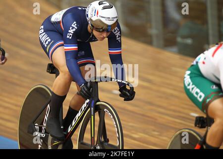 ©PHOTOPQR/LE COURRIER PICARD/HASLIN ; Roubaix ; 24/10/2021 ; 24/10/21 Championnats du monde cycliste sur piste Vélodrome Jean Stablinski de Roubaix 1er tour du keirin féminisn Mathilde GROS photo Fred HASLIN PISTE CYCLISME CHAMPIONNAT DU MONDE ROUBAIX Banque D'Images