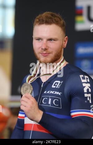 ©PHOTOPQR/LE COURRIER PICARD/HASLIN ; Roubaix ; 24/10/2021 ; 24/10/21 Championnats du monde cycliste sur piste Vélodrome Jean Stablinski de Roubaix Sébastien VIGIER (FRA) 3ème médaille de bronze photo Fred HASLIN PISTE CYCLISTE ROUBAIX CHAMPIONNATS DU MONDE Banque D'Images