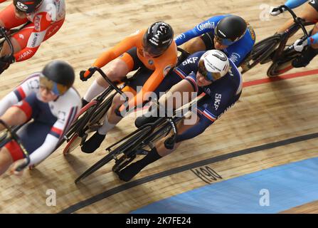 ©PHOTOPQR/LE COURRIER PICARD/HASLIN ; Roubaix ; 24/10/2021 ; 24/10/21 Championnats du monde cycliste sur piste Vélodrome Jean Stablinski de Roubaix 1/2 finale du keirin femmes Mathilde GROS photo Fred HASLIN PISTE CYCLISTE ROUBAIX CHAMPIONNATS DU MONDE Banque D'Images