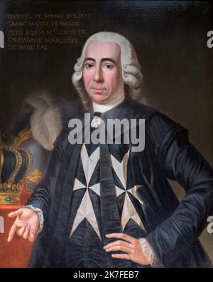 ©Active Museu/MAXPPP - ActiveMuseum 0006642.jpg / Portrait d'Emmanuel de Rohan, grand maître de l'ordre de Malte / Ecole francais du XVIII / peinture Active Museum / le Pictorium gros plan, Croix, Couronne, Direct look, Grand Maître, main sur les hanches, pendu, homme, arrière-plan ocre, robe officielle, doigt levé, col montant, profil trois-quarts,, vertical Wig, écriture Emmanuel Rohan, 18th siècle ,scholl français du XVIII siècle ,peinture , Banque D'Images