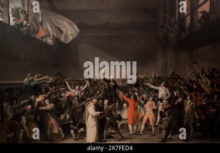 ©Active Museu/MAXPPP - ActiveMuseum 0006733.jpg / le serment du jeu de paume, le 20 juin 1789 les députs du tiers-Enat, remunis en assemblée nationale automne de Bailly, dans la salle du jeu de paume a Versailles, juré de ne royaume pas séparer avant d'avoir une constitution au soir. David fut charge par la Constitution de commemorer l'evenement. Sa grande toile est retete a l'etat préparatoire (musée de Versailles), mais cette esquisse montre bien ce que l'aurait pu etre. / Jacques-Louis David / Musée actif de la peinture / le Pictorium Arms up, foule, Rideau, salle de jeu, horizontal , Banque D'Images