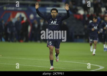 ©Sébastien Muylaert/MAXPPP - Marquinhos de Paris Saint-Germain lors de l'échauffement avant le match de la Ligue 1 Uber Eats entre Paris Saint Germain et Lille OSC au Parc des Princes à Paris, France. 29.10.2021 Banque D'Images