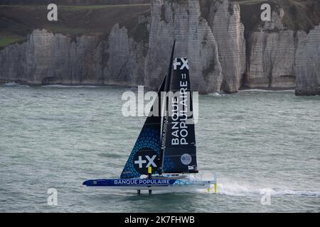 ©PHOTOPQR/OUEST FRANCE/DAVID ADEMAS / OUEST-FRANCE ; LE HAVRE ; 07/11/2021 ; 79 bateaux et 158 navigateurs ( en duo ) ont pris le 7 novembre 2021 à 13h27 , le département de la 15 ème Transat Jacques Vabre 2021 . Sur la photo Banque populaire XI ( Skipper Armel le Cléac'h , co-skipper Kevin Escoisier ) en classe Ultime . PHOTO : DAVID ADEMAS / OUEST-FRANCE début de l'édition 15th de la Transat Jacques Vabre, course de yachting du Havre, France à fort de France, Martinique, on 7 novembre 2021 Banque D'Images