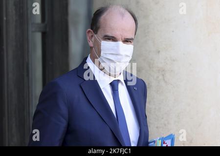 ©Sébastien Muylaert/MAXPPP - Jean Castex Premier ministre à la sortie du conseil des ministres sur le perron de l'Elysée. Paris, 10.11.2021 - Ministre du Conseil français Banque D'Images