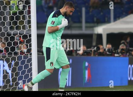 ©Laurent Lairys/MAXPPP - Gianluigi Donnarumma d'Italie lors de la coupe du monde de la FIFA 2022, qualificatifs du match de football du Groupe C entre l'Italie et la Suisse sur 12 novembre 2021 au Stadio Olimpico à Rome, Italie - photo Laurent Lairys / MAXPPP Banque D'Images